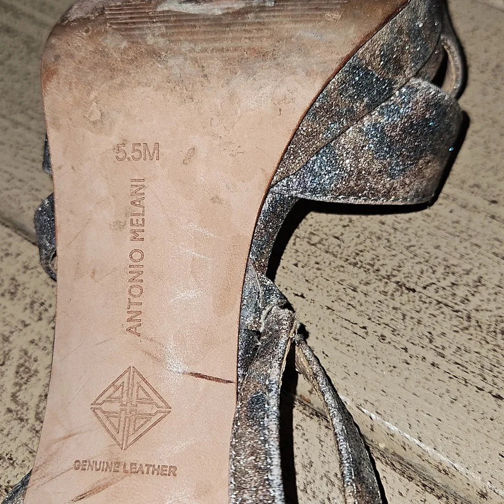 Shoes - Picture 7 of 8